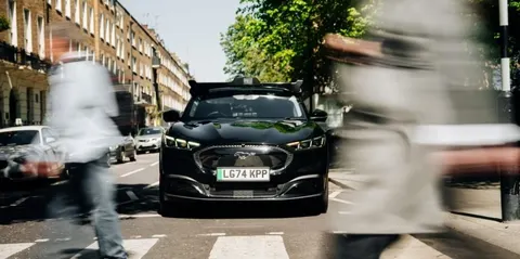 У Британії пропонують збір для безпілотних авто: 88 пенсів за милю