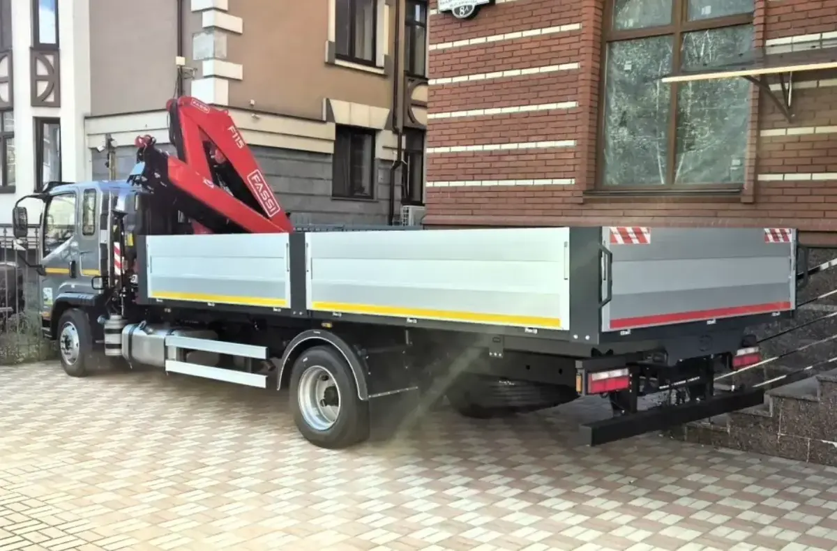 FAW CA1121 отримав нову надбудову з краном Fassi