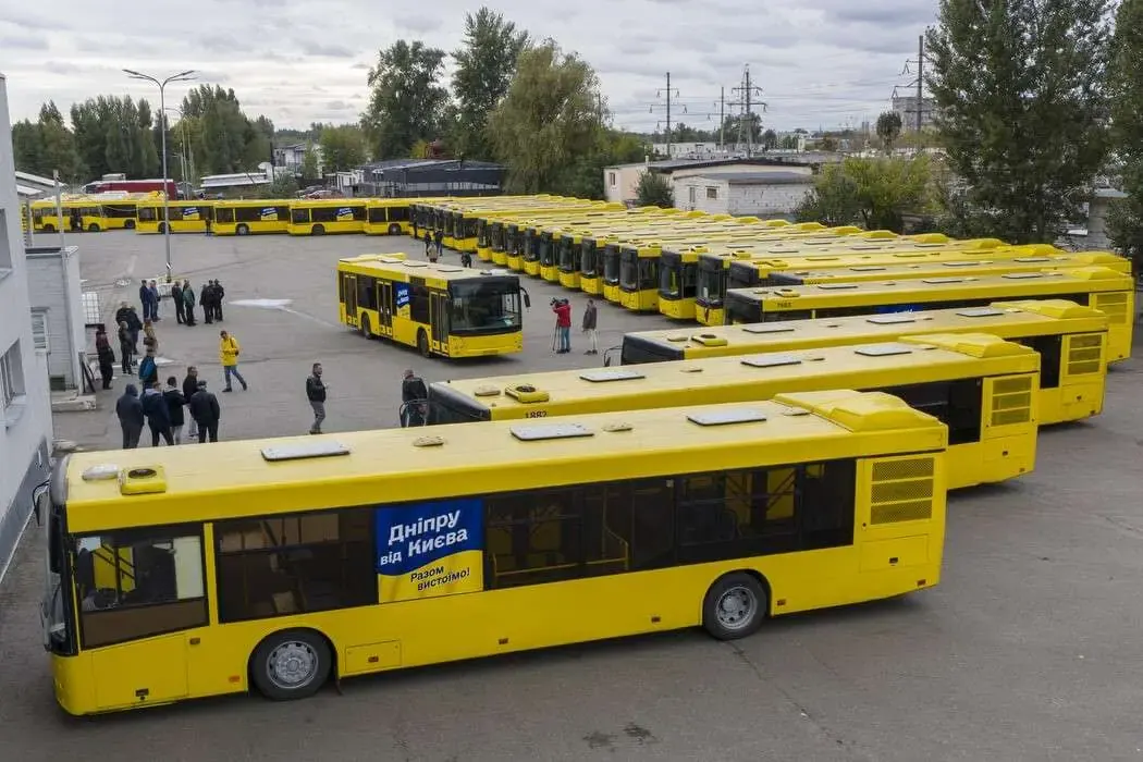 Київ і Дніпро передають Одесі сім автобусів великої місткості