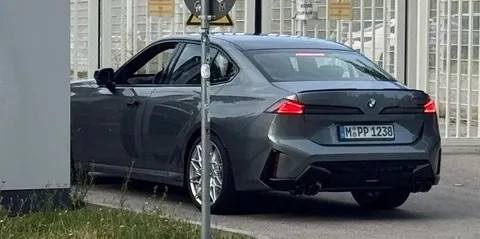 Нова BMW 3 Series: M350 xDrive показали без камуфляжу перед прем'єрою