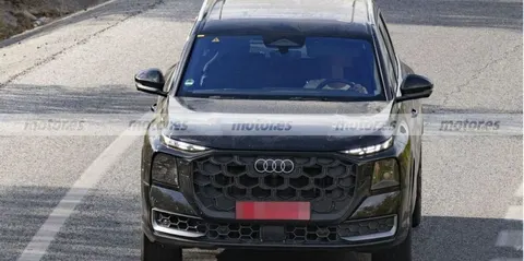 Audi Q9 PHEV: прототип флагманського гібрида вперше виїхав без камуфляжу