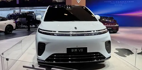 Huawei та BAIC показали електро-мінівен Stelato V8: що відомо