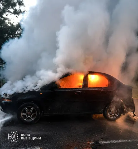 У Самборі Chevrolet Aveo загорівся на ходу: подробиці