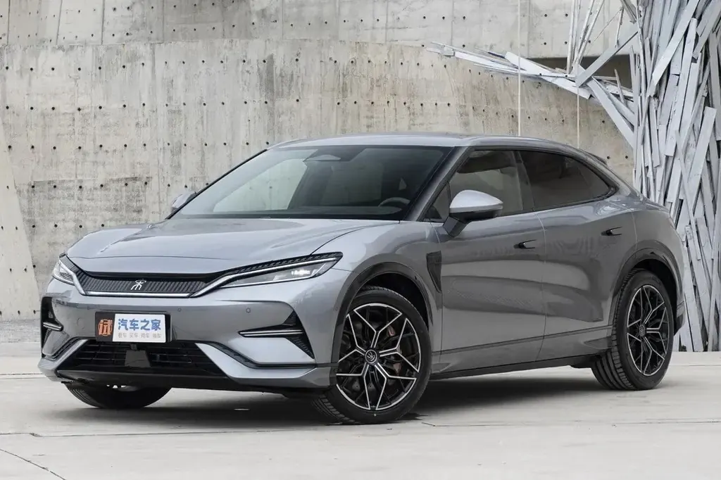 Вживані авто з Китаю: попит у серпні впав на 56%, лідери — BYD і Zeekr