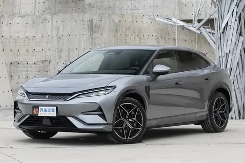 Вживані авто з Китаю: попит у серпні впав на 56%, лідери — BYD і Zeekr