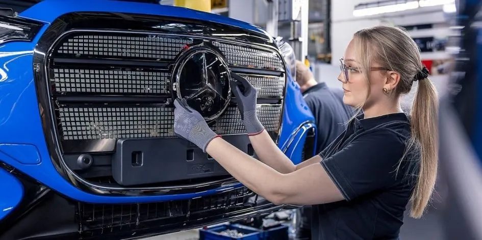 Mercedes-Benz погрожує закрити завод у Німеччині через суперечку щодо витрат