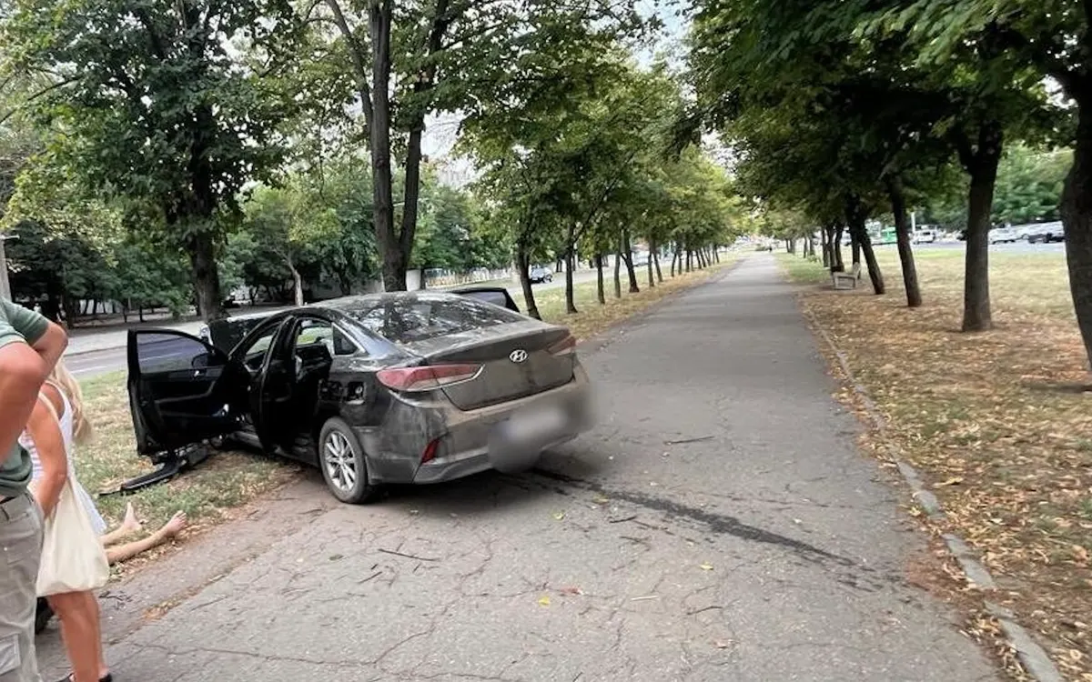 У Миколаєві Citroen зіткнувся з Hyundai: водія госпіталізували