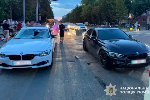 ДТП у Львові: батько з донькою постраждали на переході — подробиці