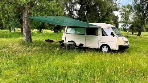 Рідкісний РАФ-2203 з Латвії продають у Сумах за $2500
